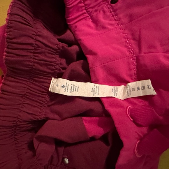 Lululemon spring breakaway shorts in magenta size 4 - Picture 7 of 8